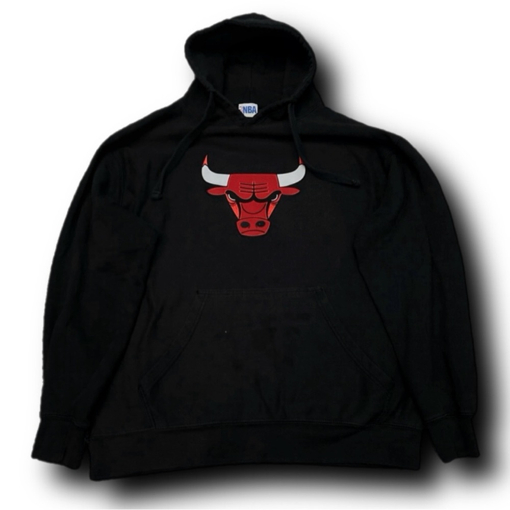 Bulls NBA Black baggy hoodie with red bulls logo in the center size Large